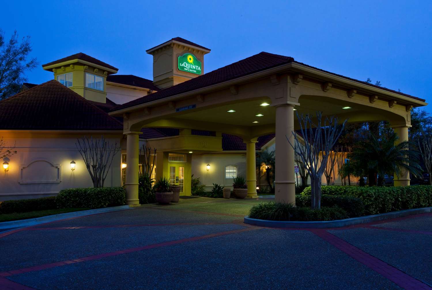 La Quinta Inn & Suites by Wyndham USF (Near Busch Gardens) 2/54