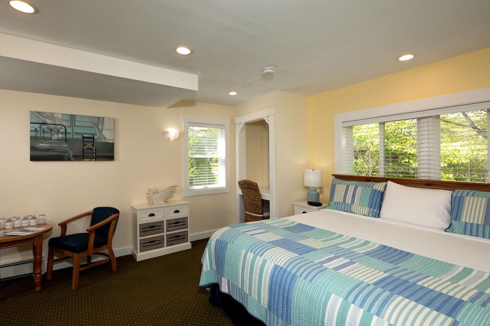 Glen Cove Inn and Suites 7/50