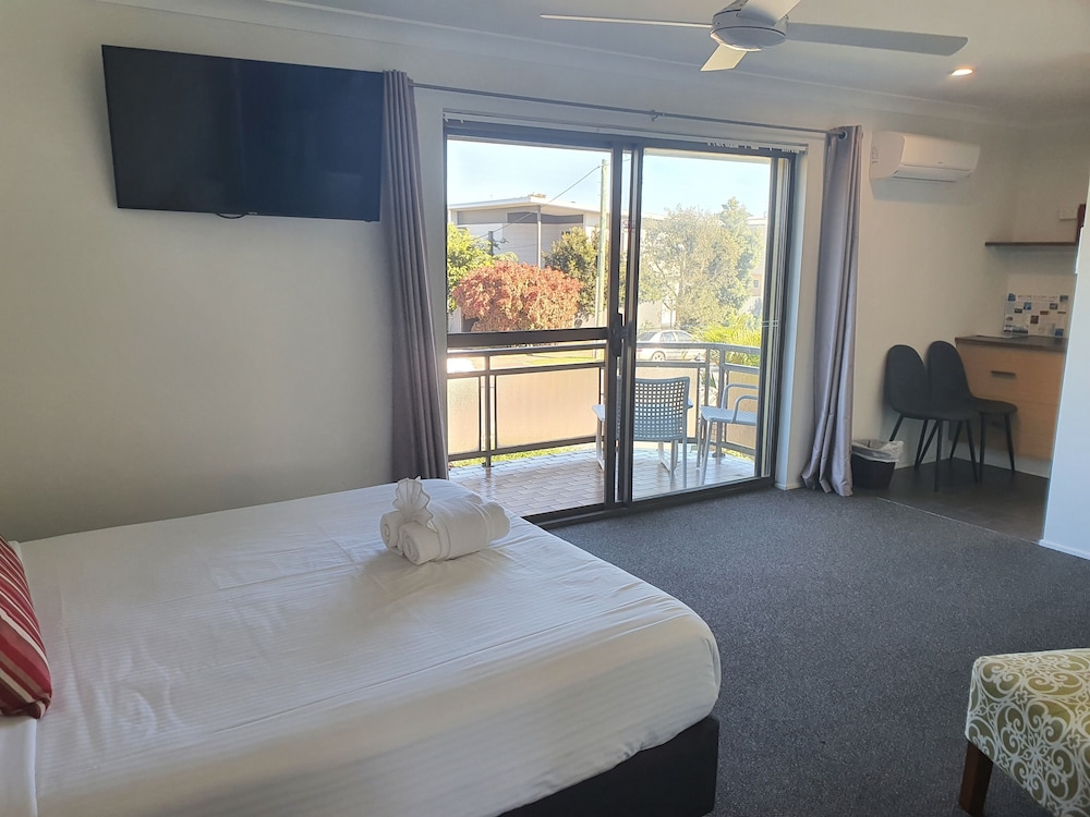 Coastal Bay Motel 30/66