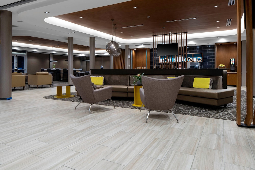 SpringHill Suites by Marriott Charlotte Huntersville 8/42