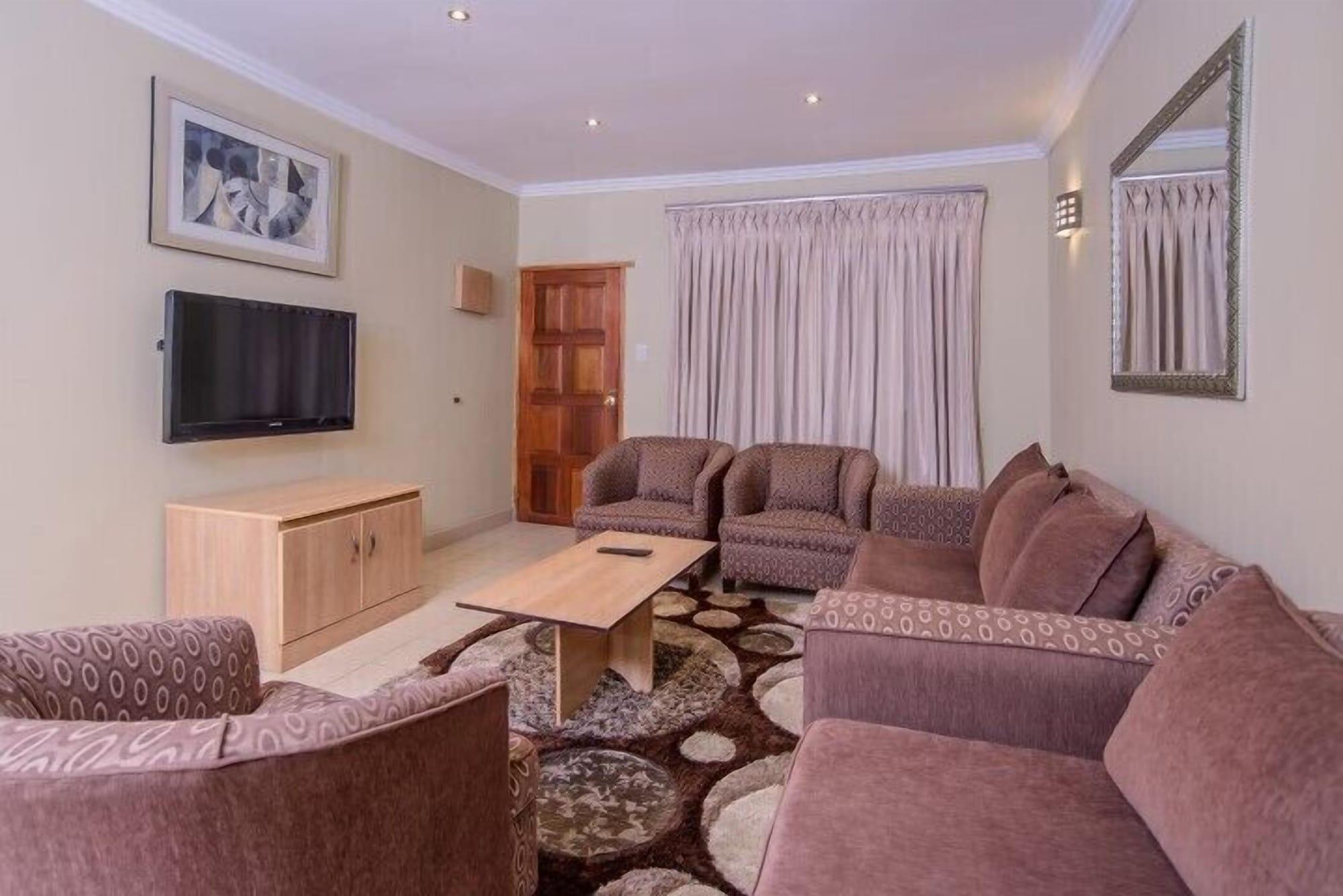 The Cycad Lodge & Chalets 28/50
