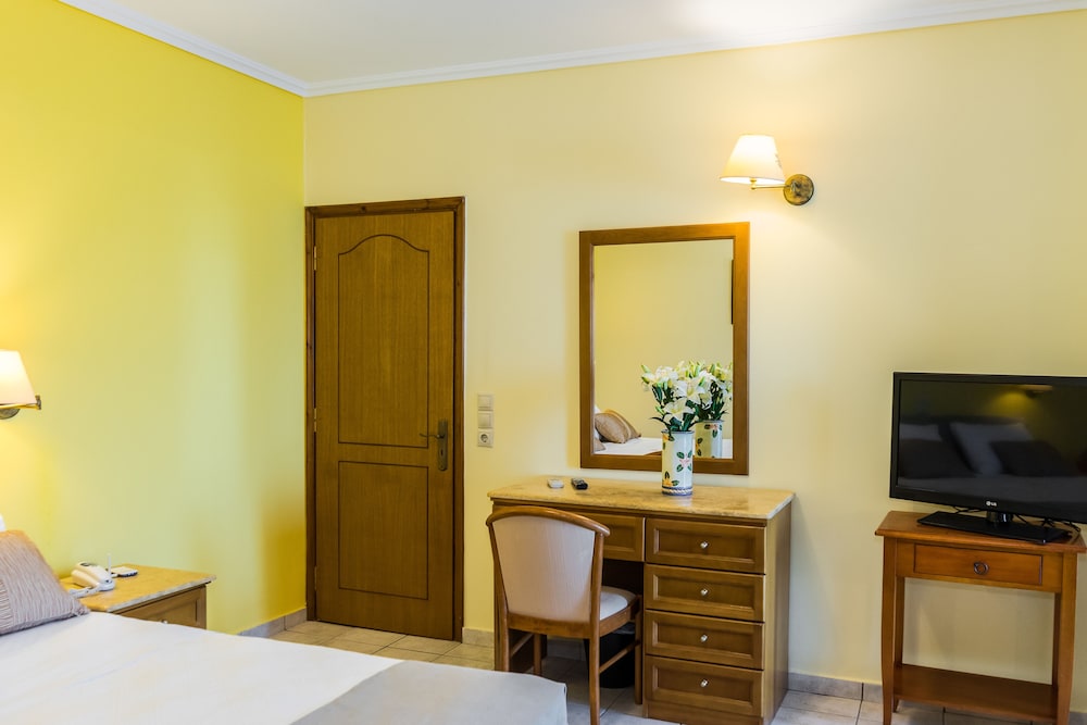 Andreolas Luxury Suites 58/72