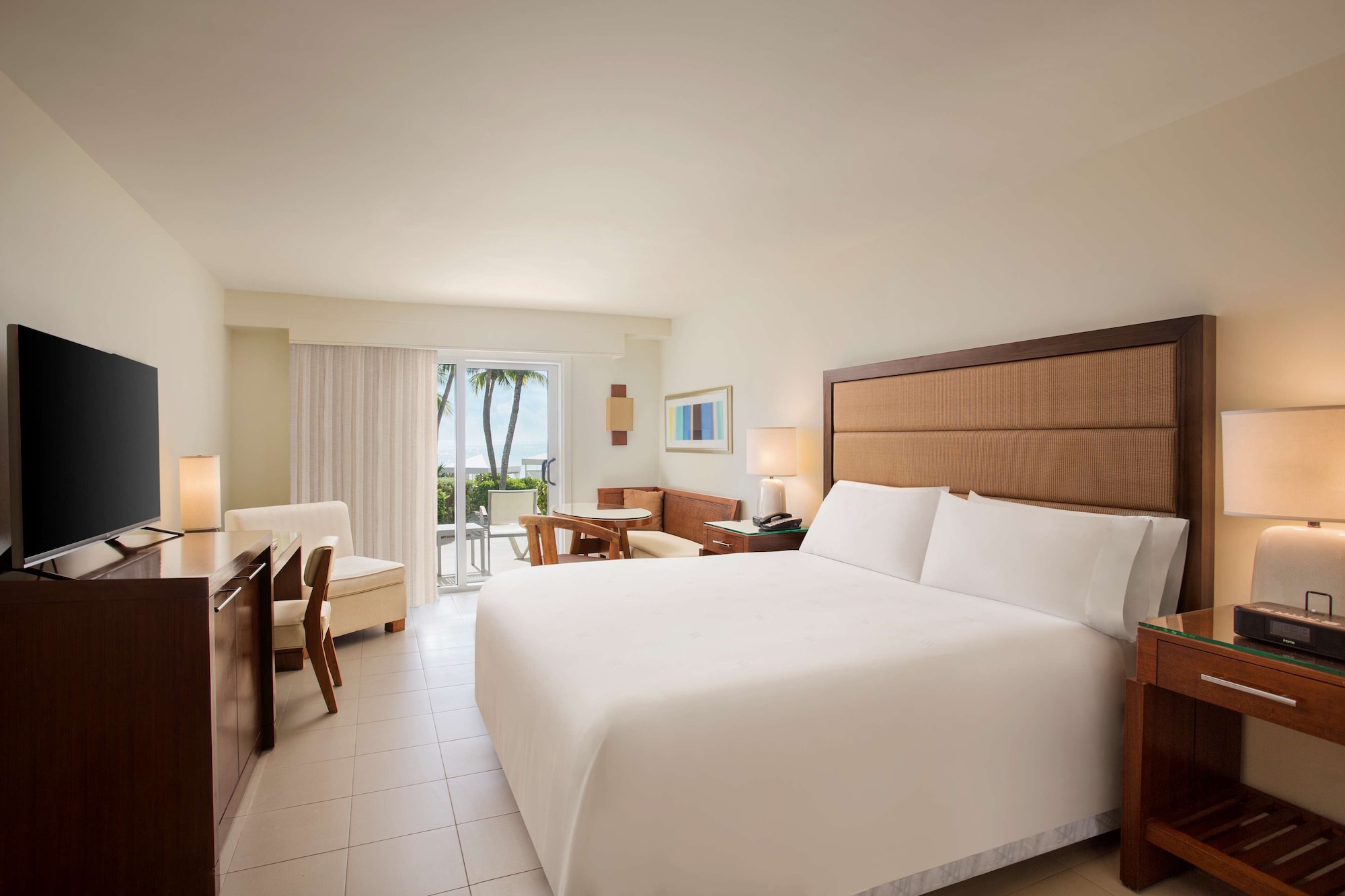 Lanai, Walkout, King Bed, Pool View