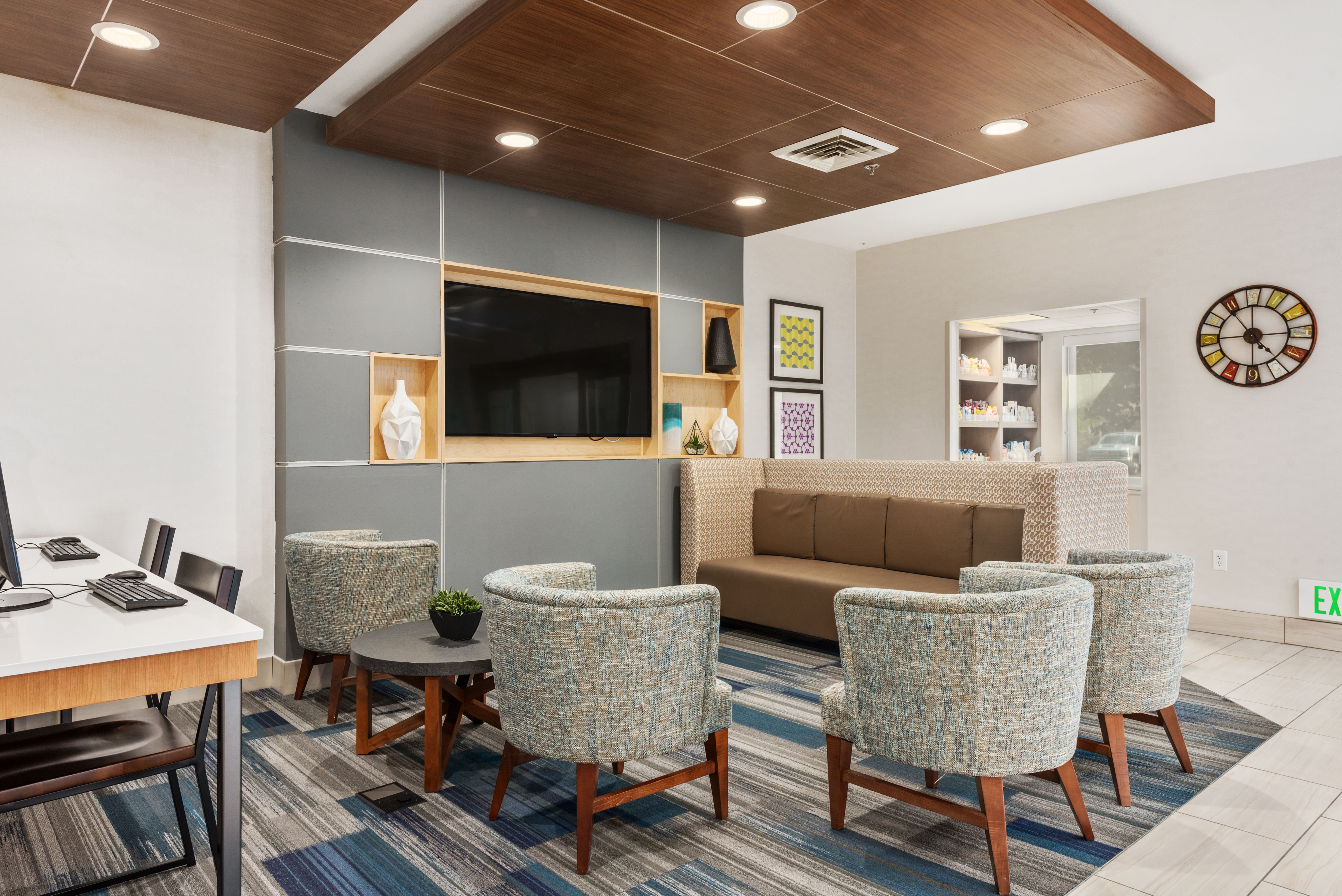 Holiday Inn Express & Suites Salt Lake City West Valley 15/28