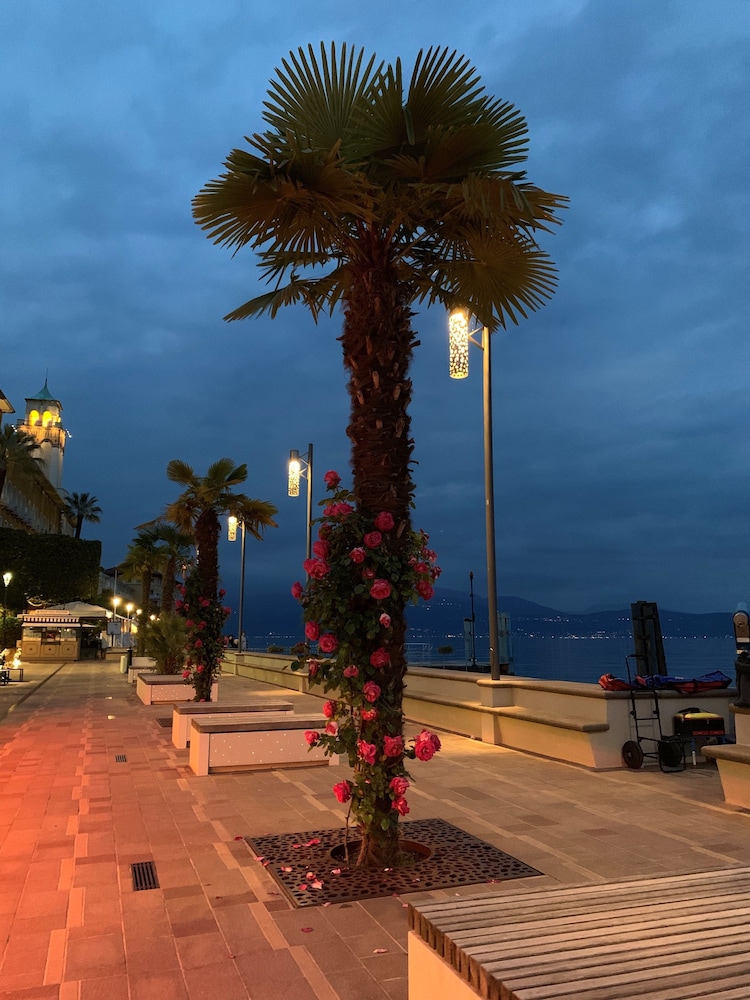 Du Lac Hotel 42/69