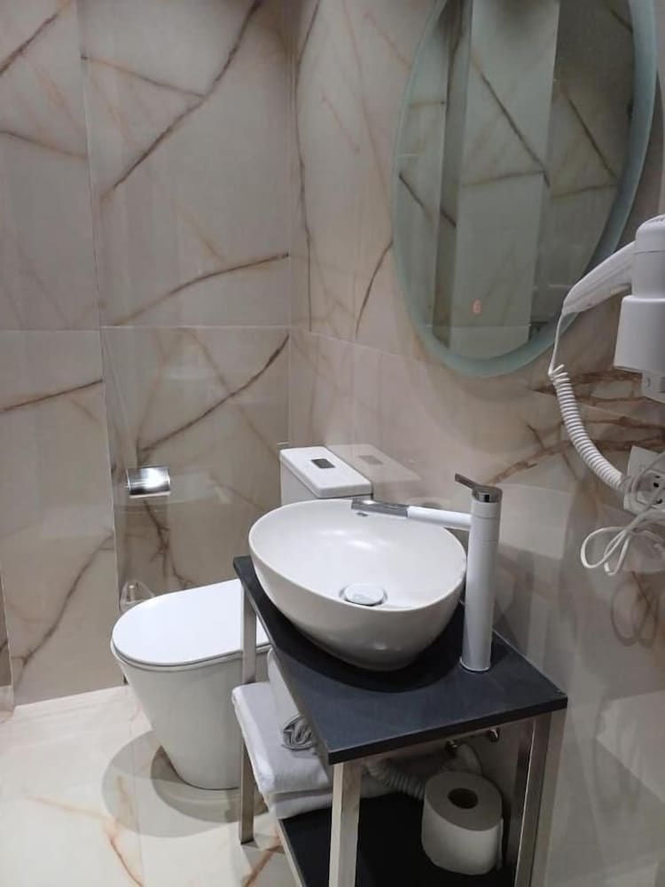 Oxygen Boutique Hotel Tirana 54/55