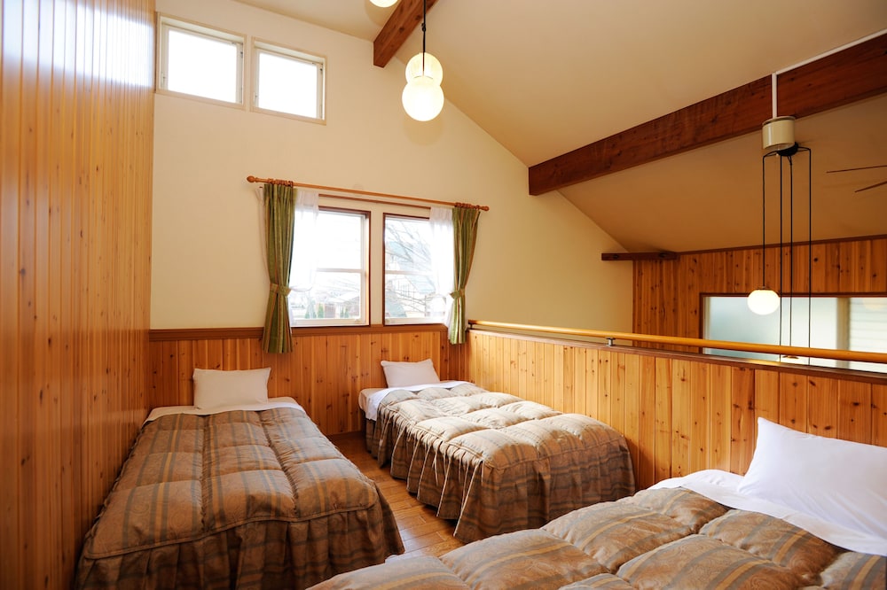 SUPERIOR, COTTAGE