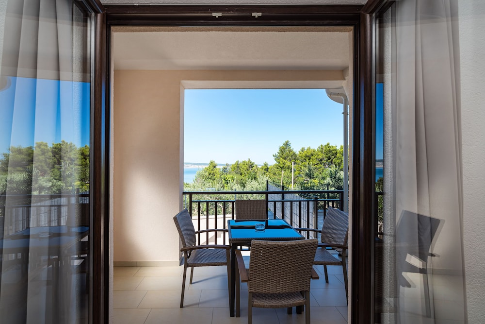 HOTEL VICKO 34/50