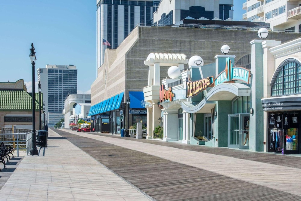 Atlantic Motor Inn Near Boardwalk 29/39