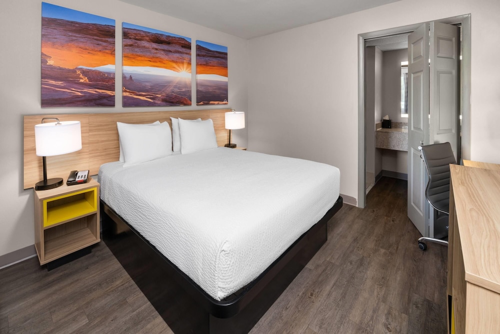 Days Inn by Wyndham Farmington NM 31/59