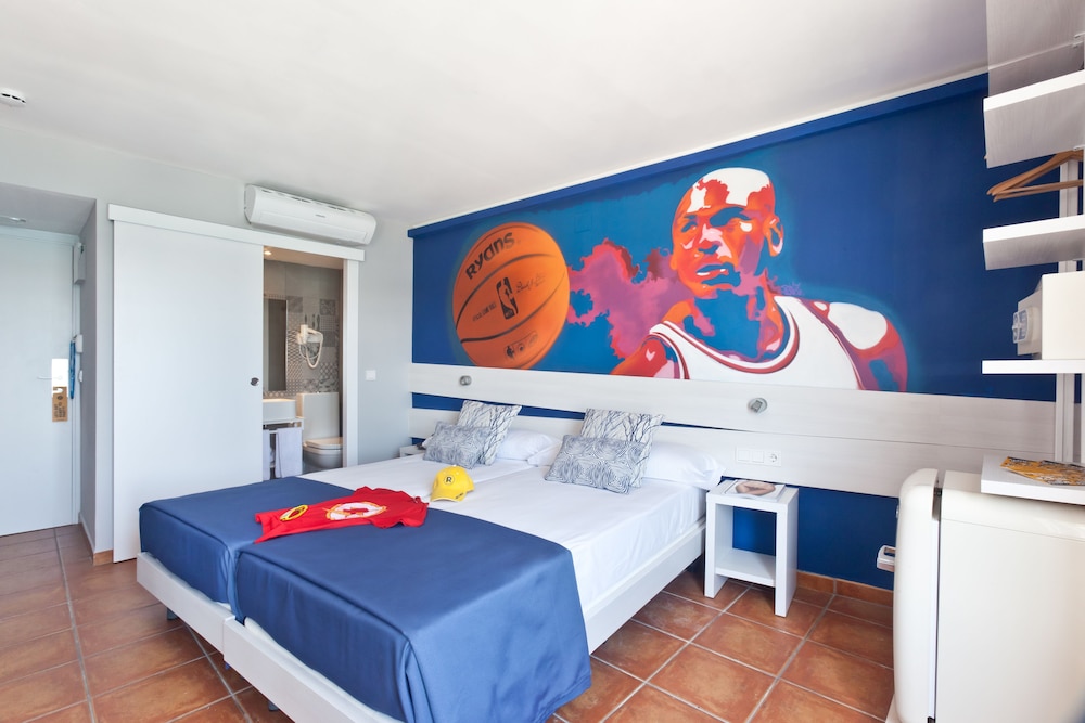 Hotel Ryans La Marina 21/69