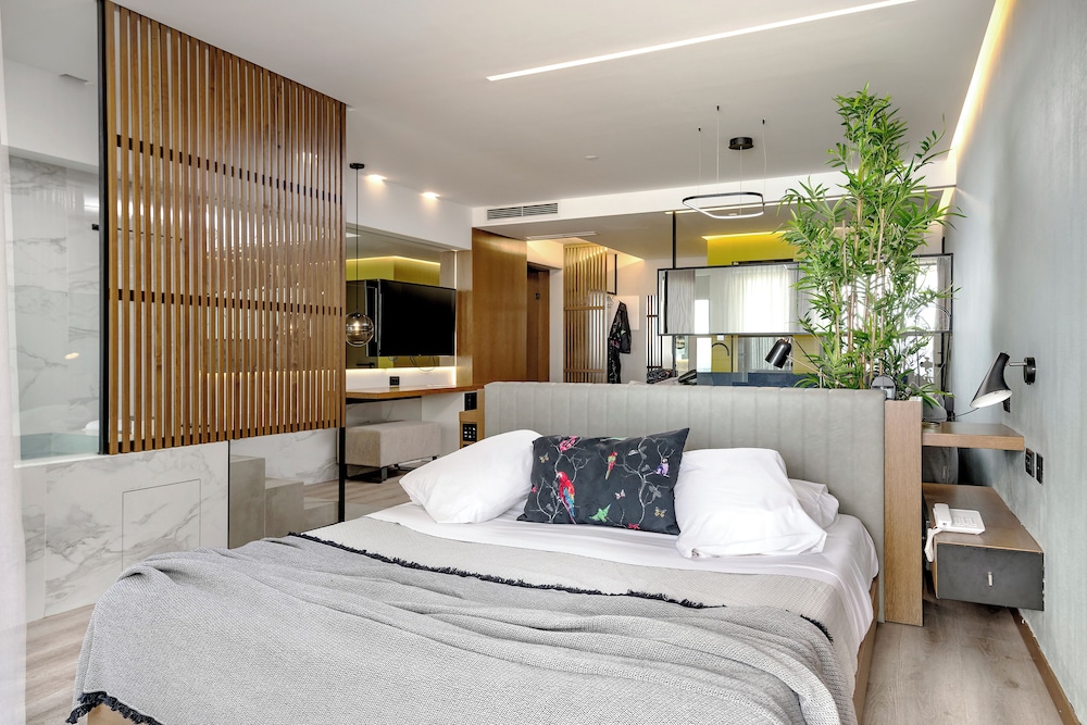 Suite, King Bed, Queen Bed, Sea View, Outdoor Jetted Tub, Sofa