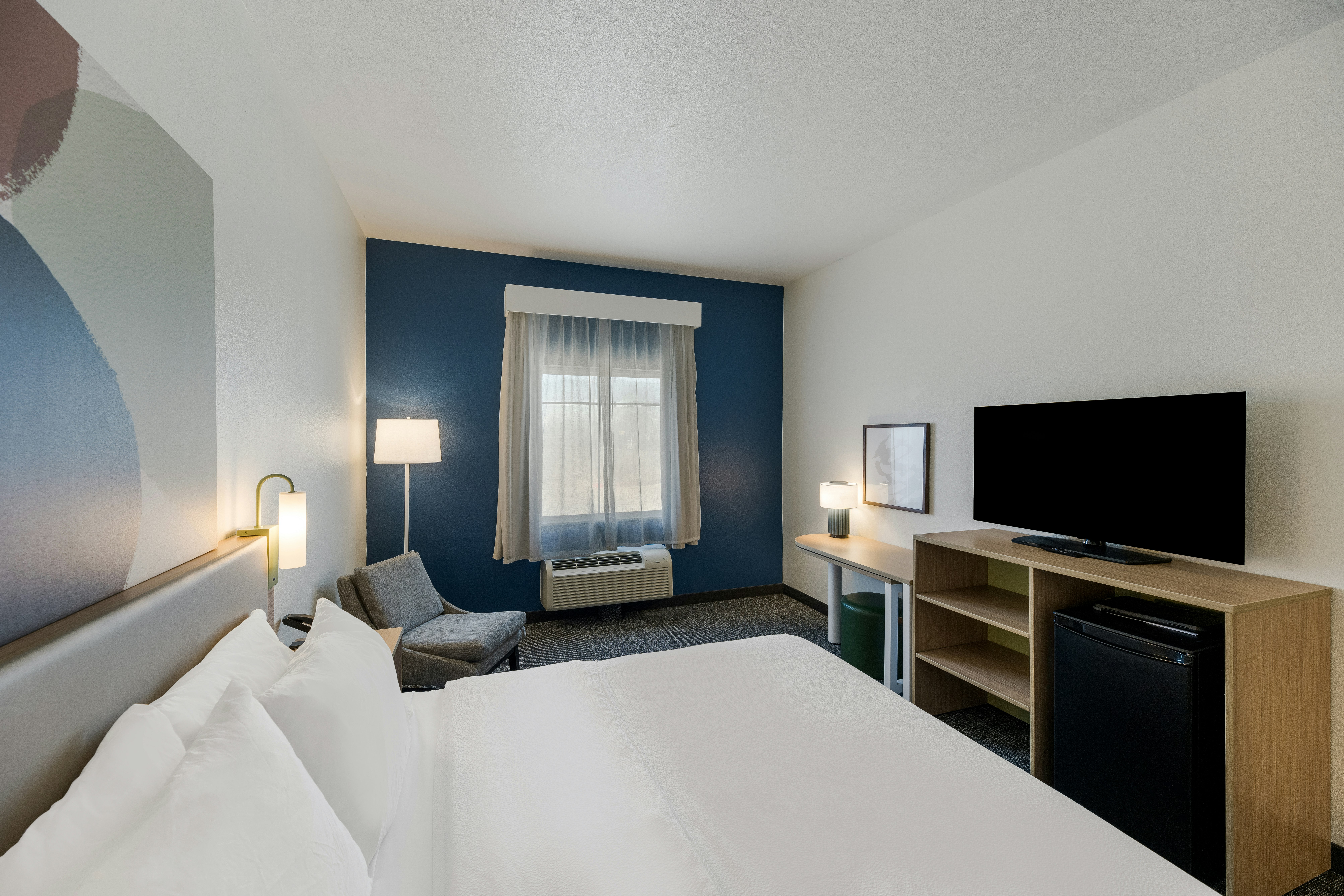 ROOM, KING BED