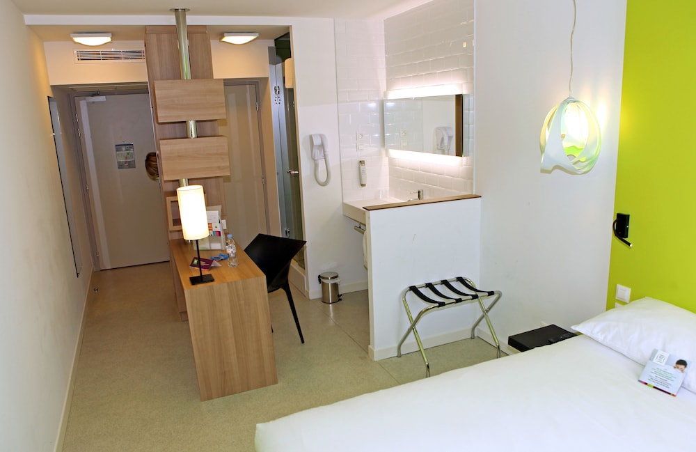IBIS STYLES NIMES GARE CENTRE 22/57