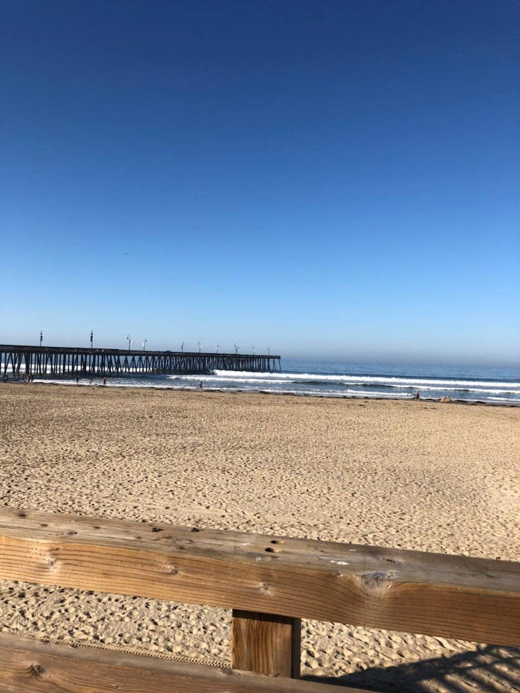 Beach House Inn & Suites 32/50