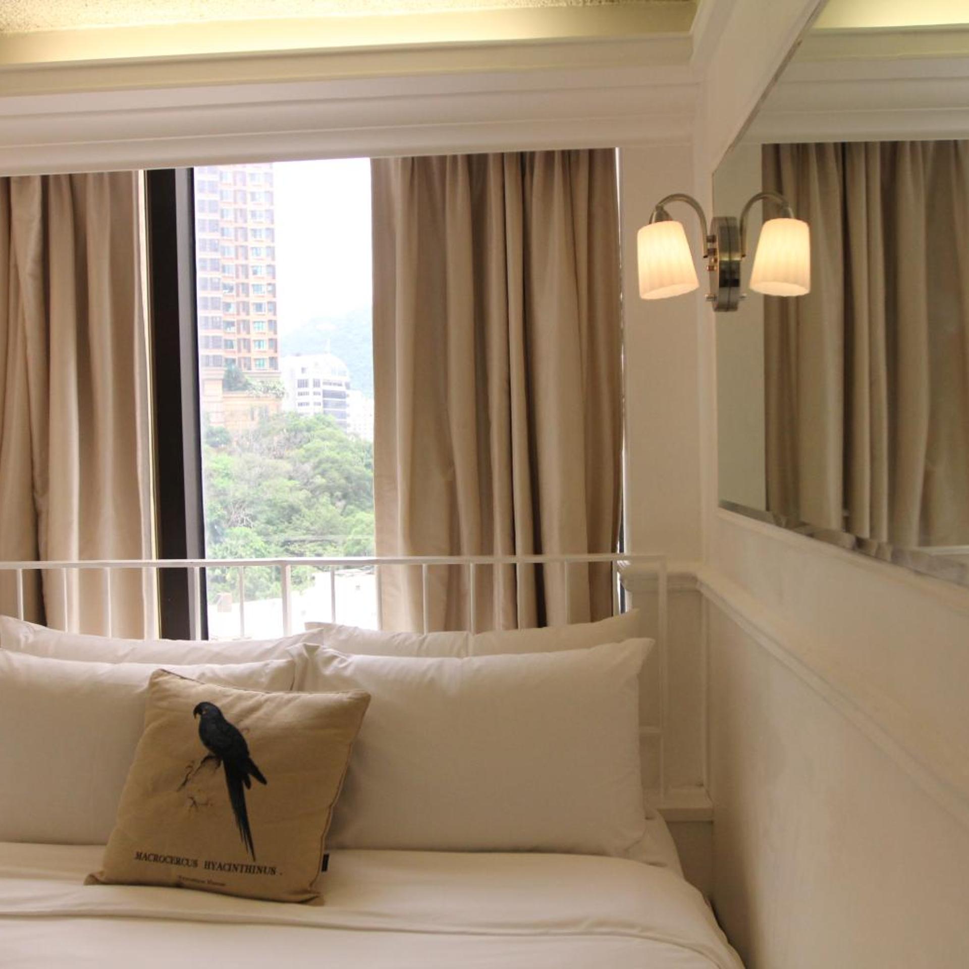 Smart, Queen Bed