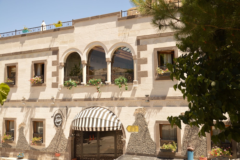 Grand Elite Cave Suites 5/50