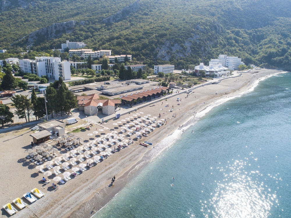 Pearl Beach Resort 48/62