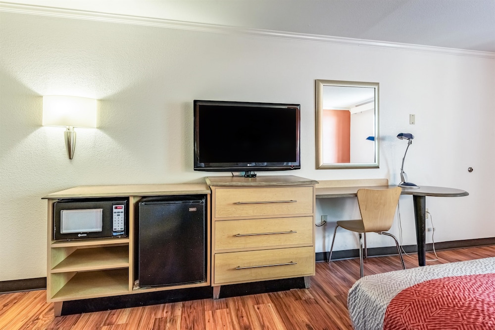 Motel6 Gatlinburg, TN - Smoky Mountains 34/40