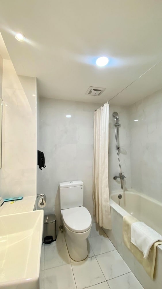 Golden Tulip Zhong Xin Hotel Taichung 62/63