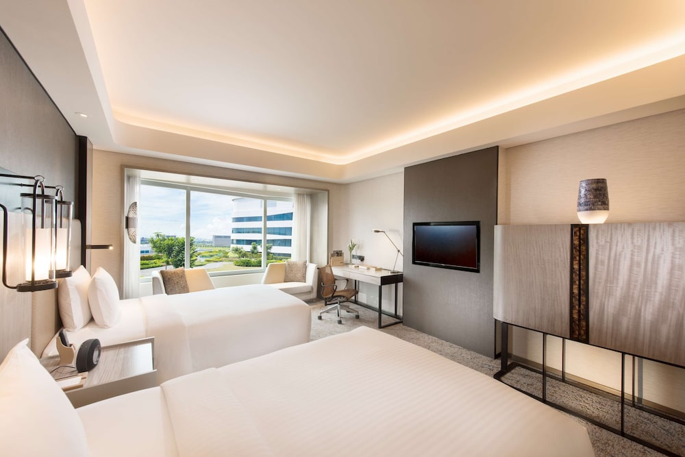 Conrad Manila 16/53