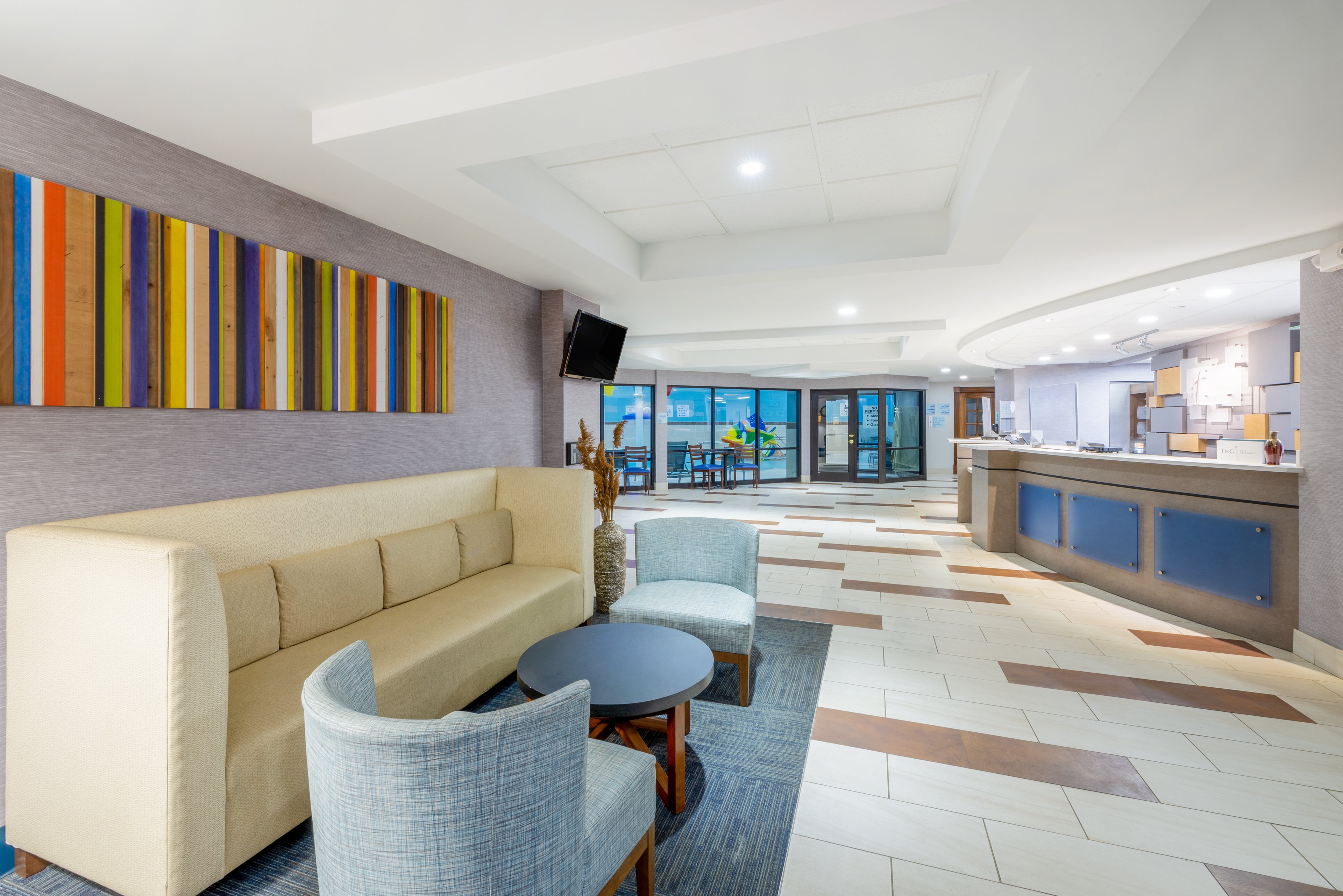 Holiday Inn Express & Suites North East (Erie I-90 Exit 41) 48/60