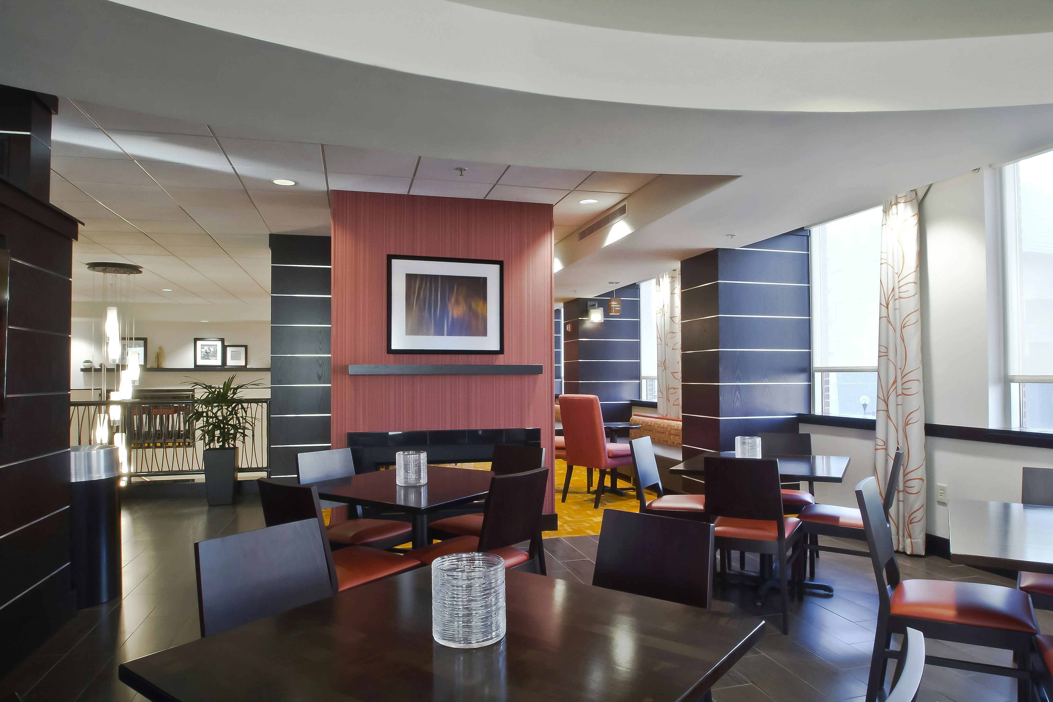 Hampton Inn Suites Columbus Downtown 34/59