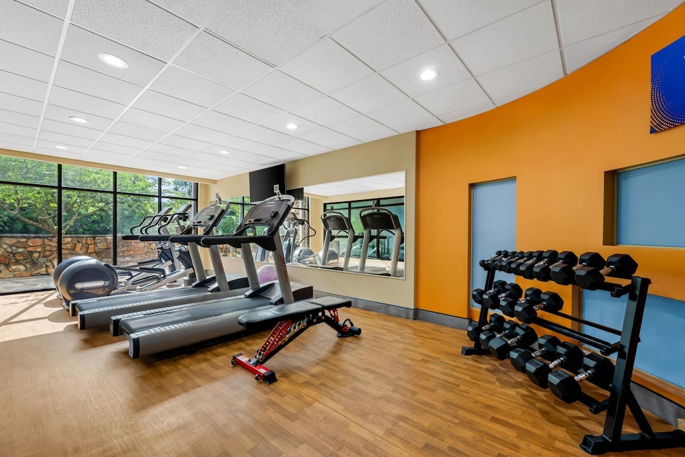 Comfort Suites New Bern near Cherry Point 36/65