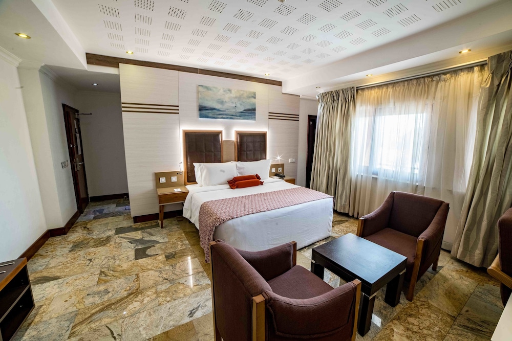 DELUXE, KING BED