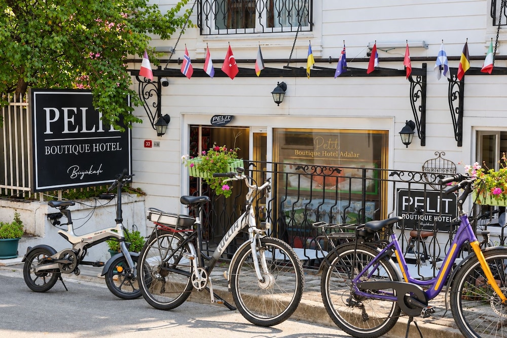 Petit Boutique Hotel 37/46