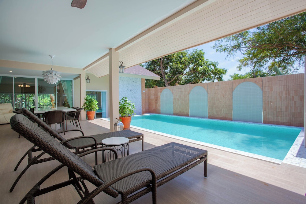 Fisherman Way Beach Resort 42/74