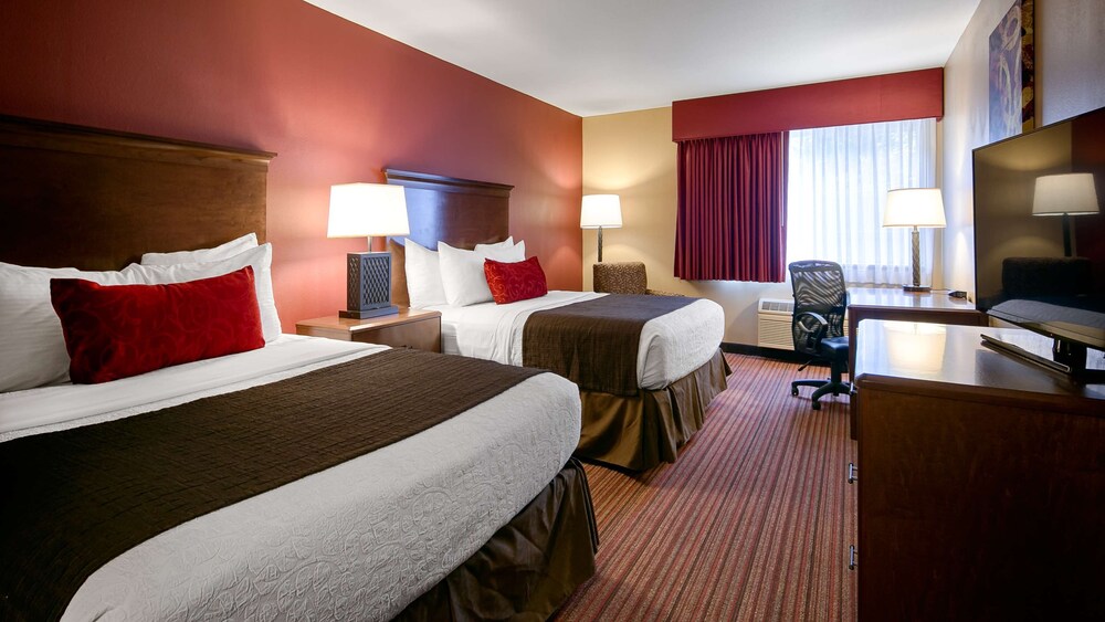 Best Western Woodland Inn 13/39