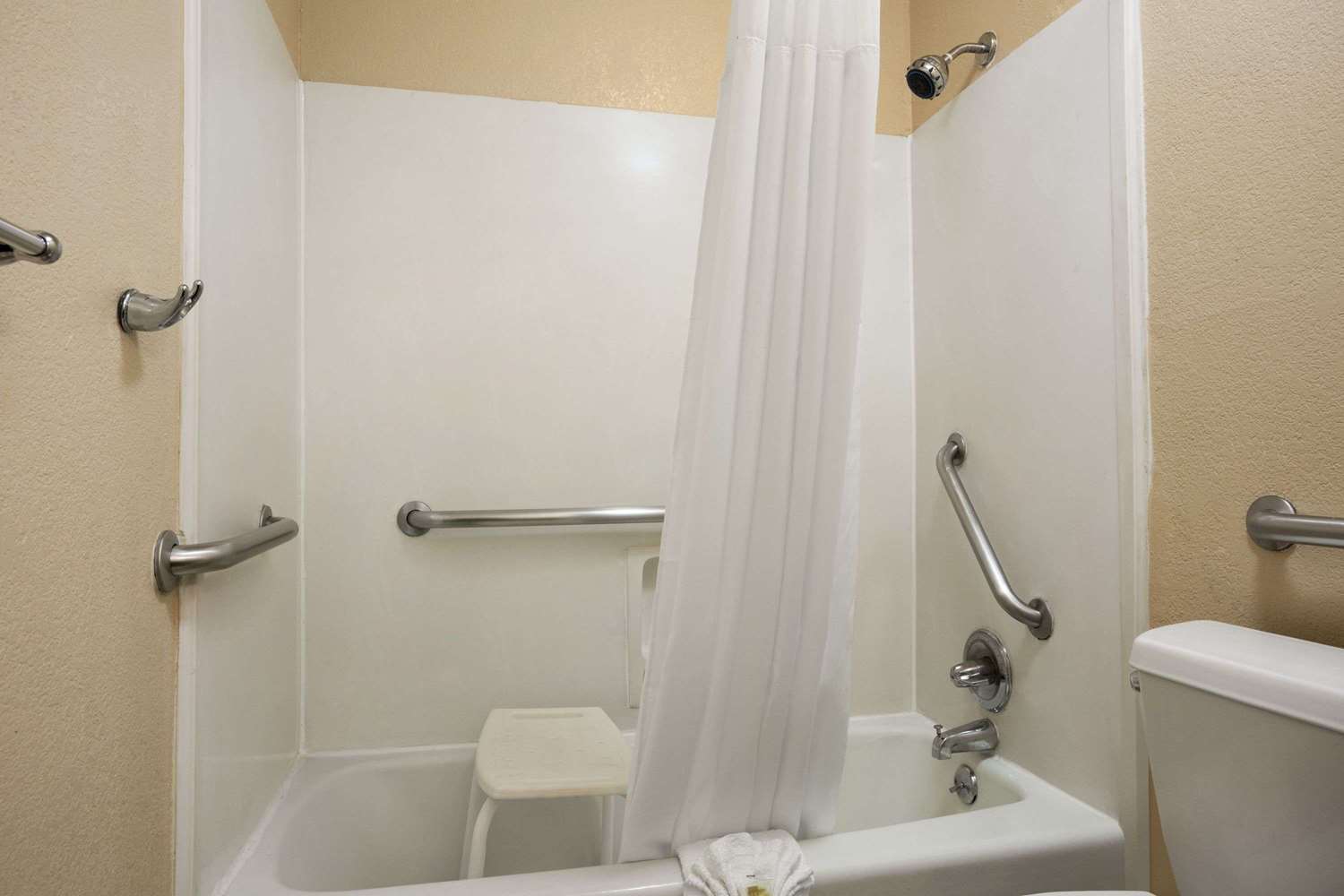 Days Inn By Wyndham Dallas Irving 13/13