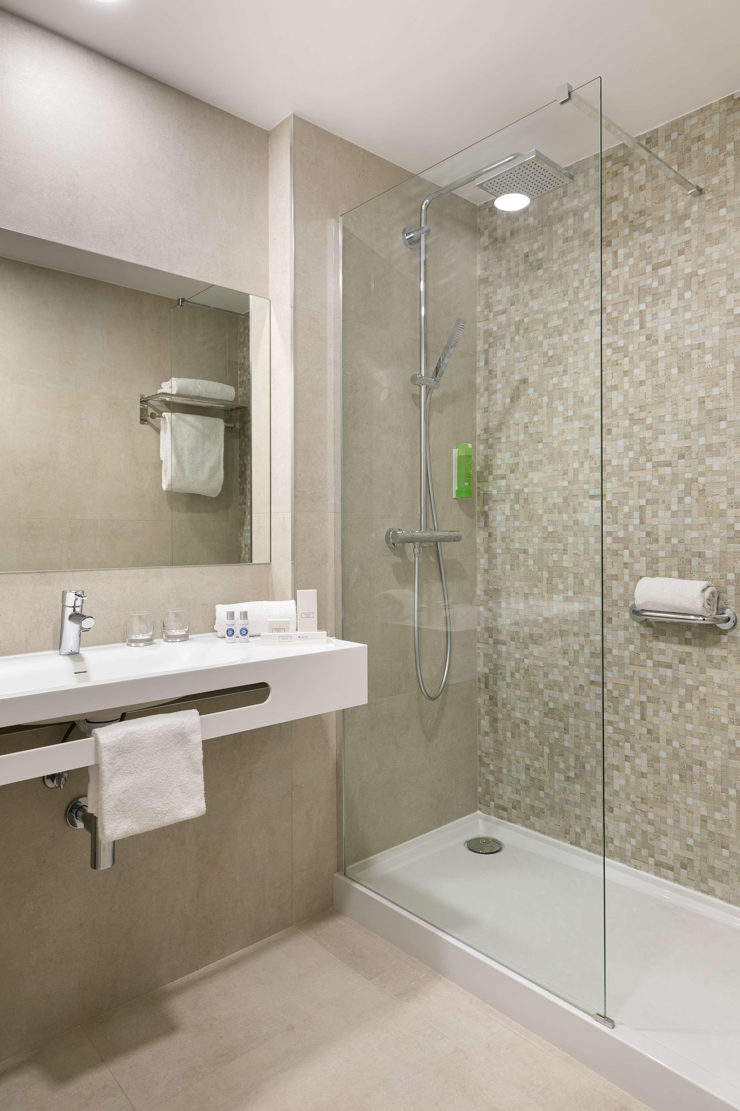 غرفة بسرير مزدوج أو سريرين منفصلين بشرفة، Best Western Hotel Mediterranee Menton 5/5
