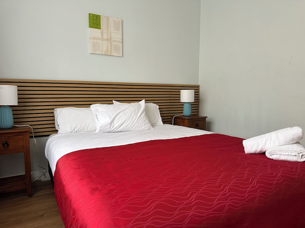 2 Bedrooms, Family, Apartment, 1 Single and 2 Queen Beds