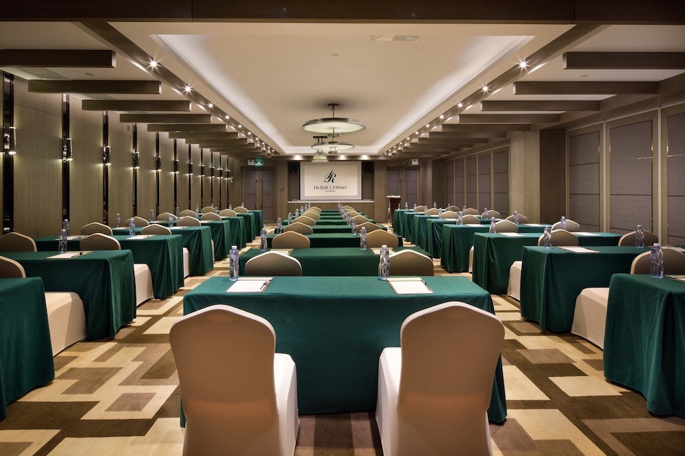 DeRUCCI Hotel 56/65