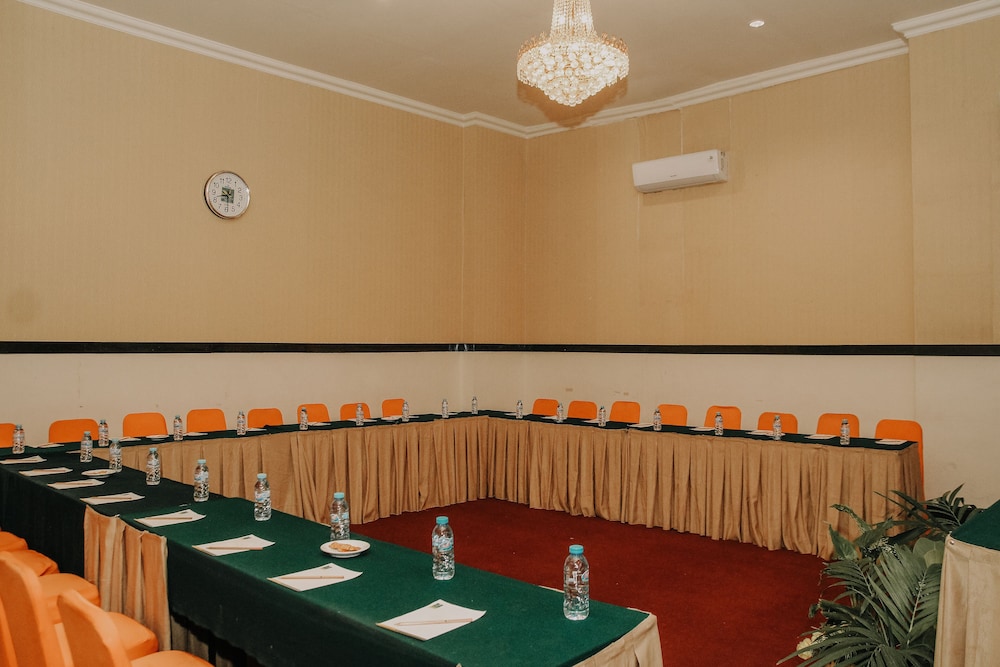 Grand Q Hotel Gorontalo 40/46