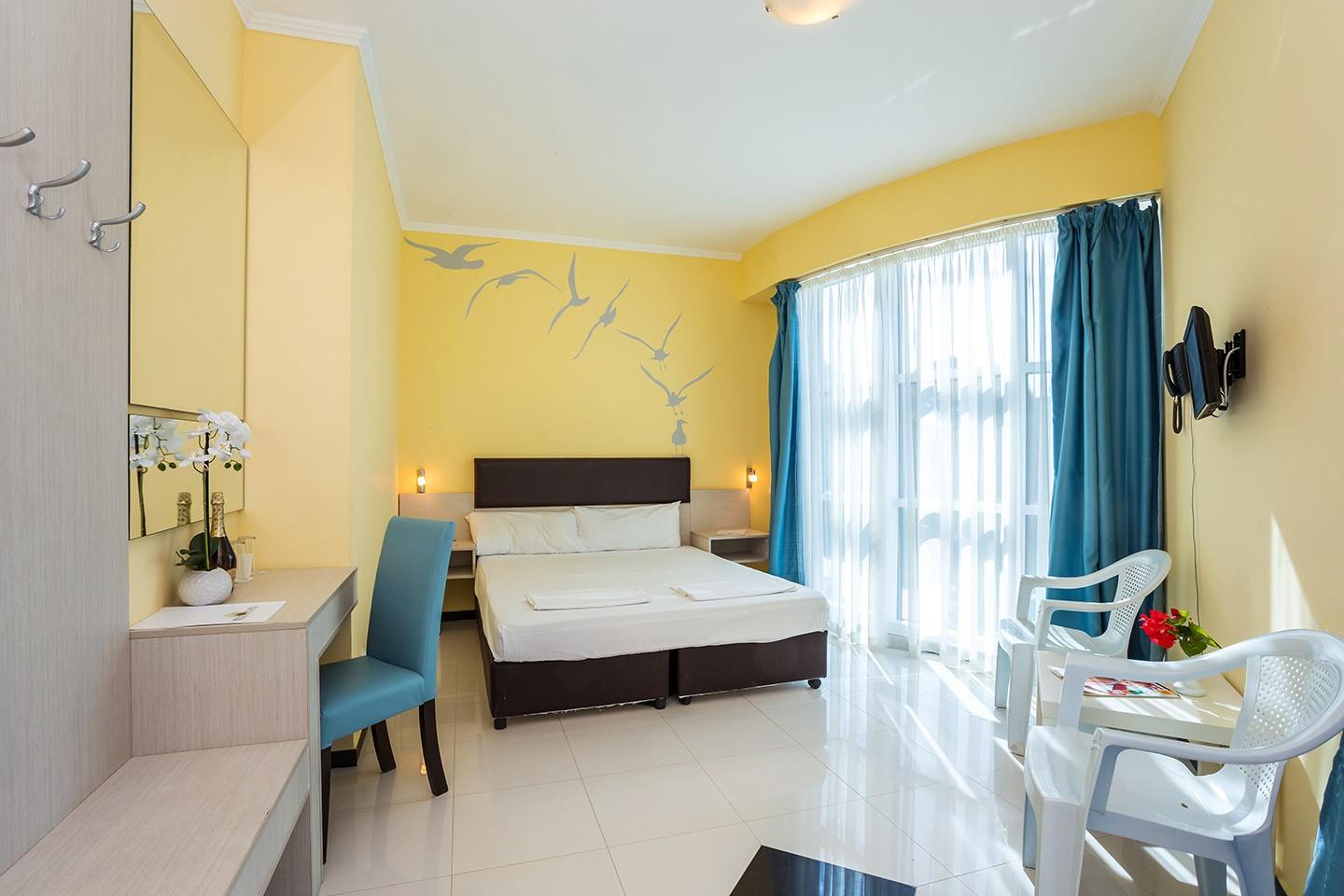Standard, Twin Beds, Street View