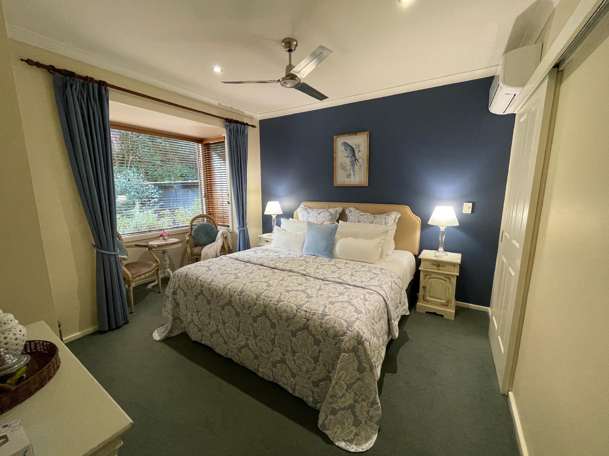 George, King Bed