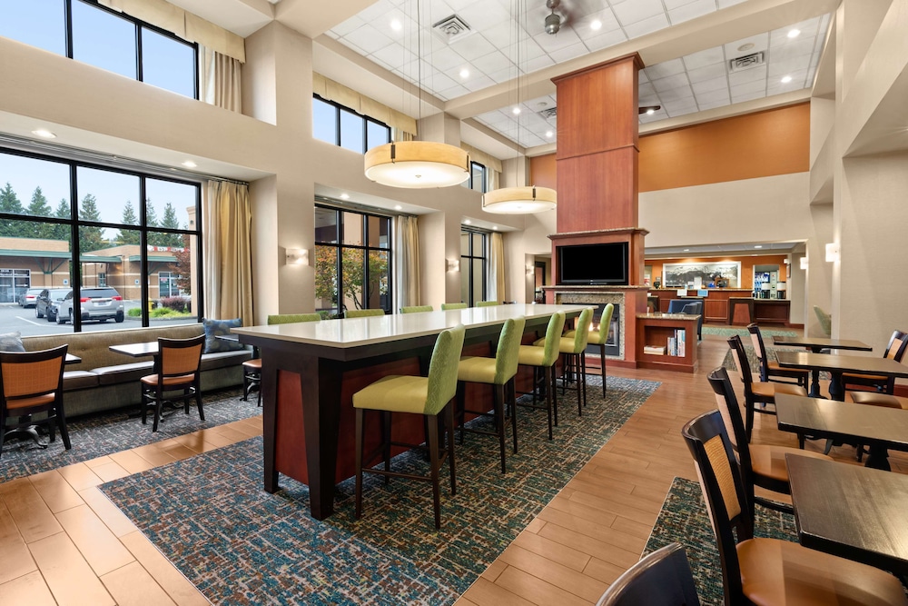 Hampton Inn & Suites Burlington WA 8/39