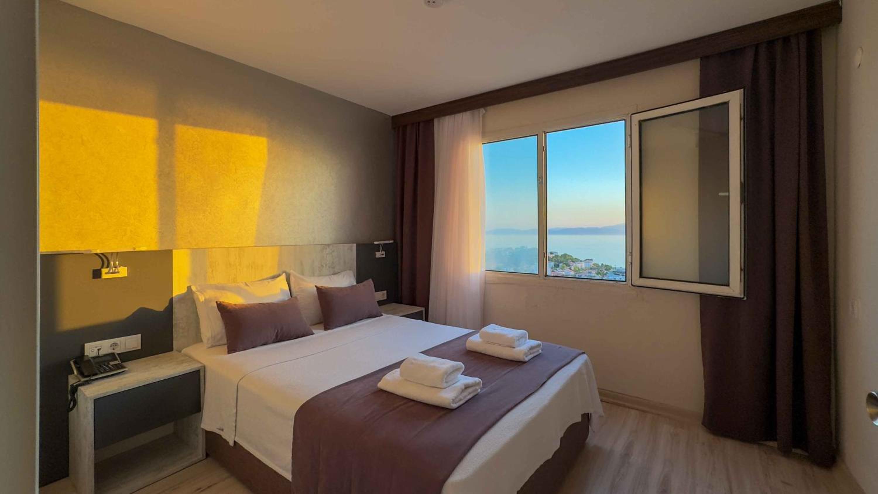 جناح جونيور بإطلالة على البحر، La Bella Suit Otel 8/10