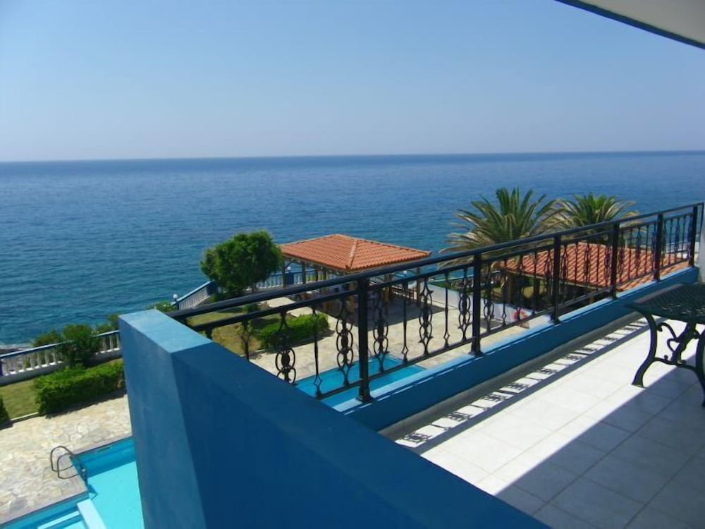Cypriana Apartments 28/30