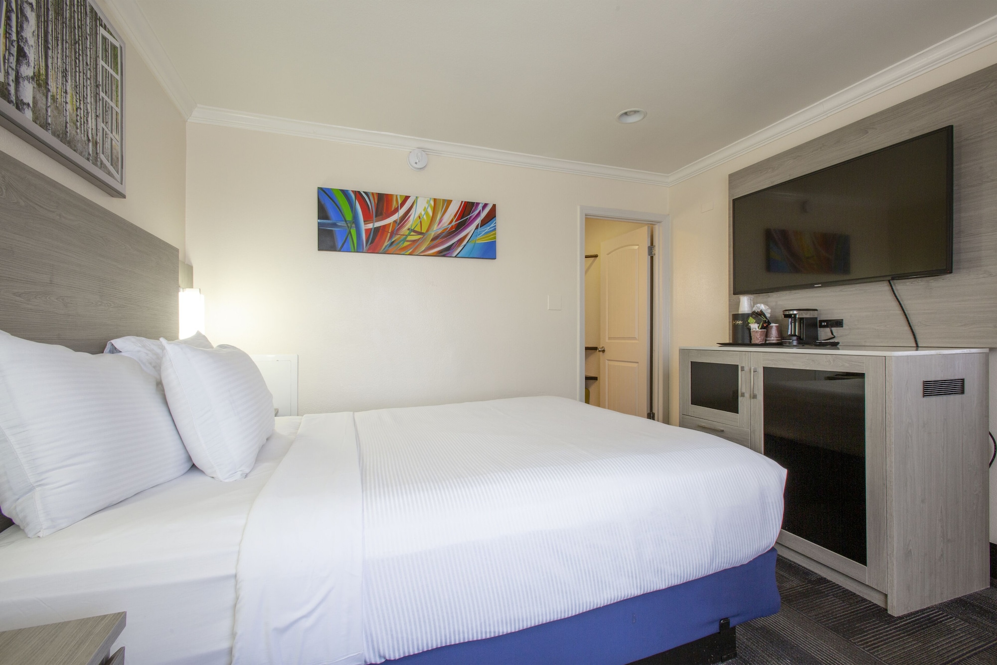 STANDARD, QUEEN BED