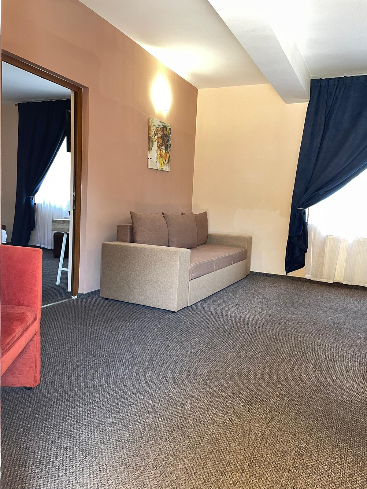 Long Street Hotel 40/50