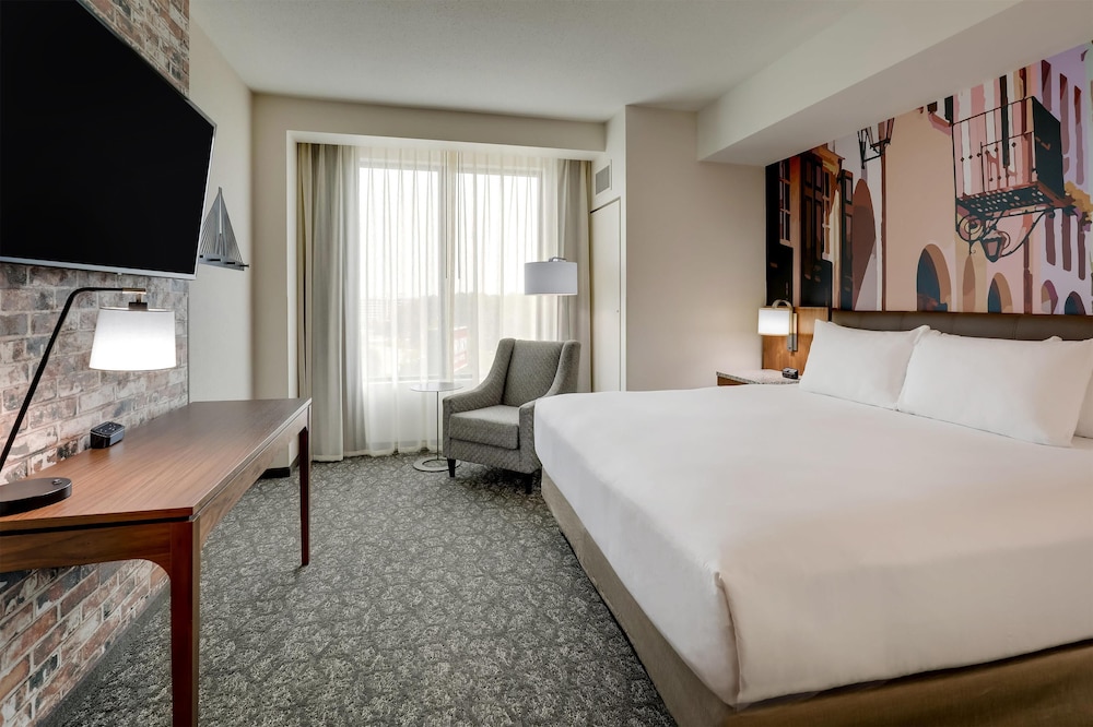2 ROOMS, SUITE, KING BED, SOFA, ACCESSIBLE