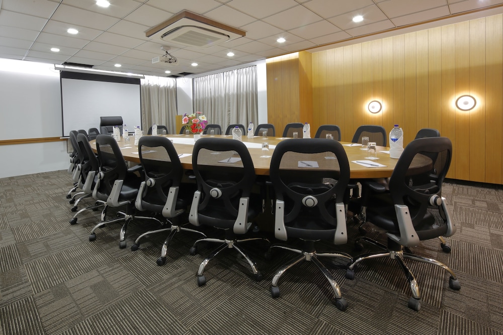 HOTEL PRAGATI THE GRAND 38/42