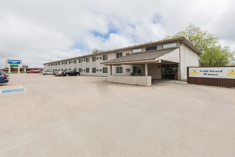 Super 8 by Wyndham Grand Island South 1/37
