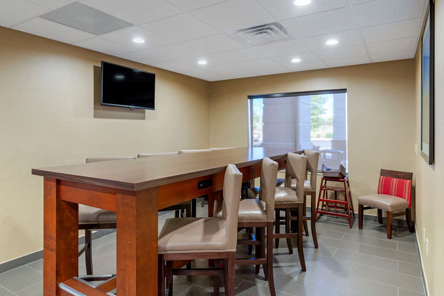 Comfort Inn & Suites Montgomery Eastchase 33/40