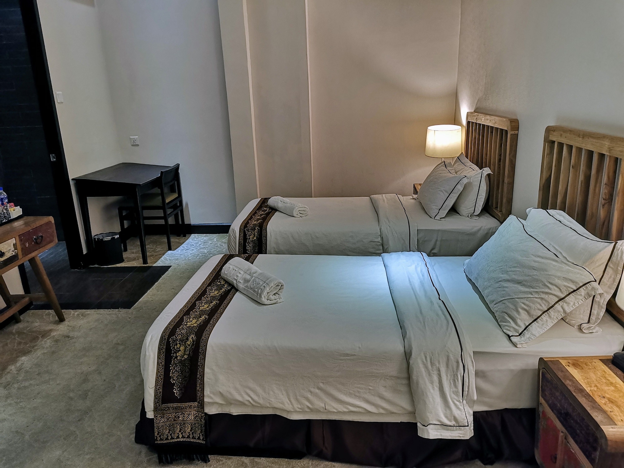 Standard, Twin Beds, No Window