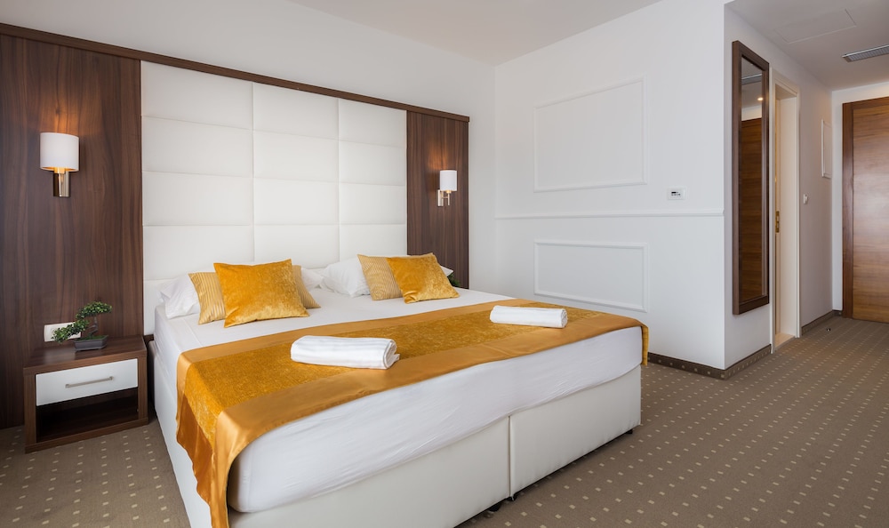Hotel Perla 8/50